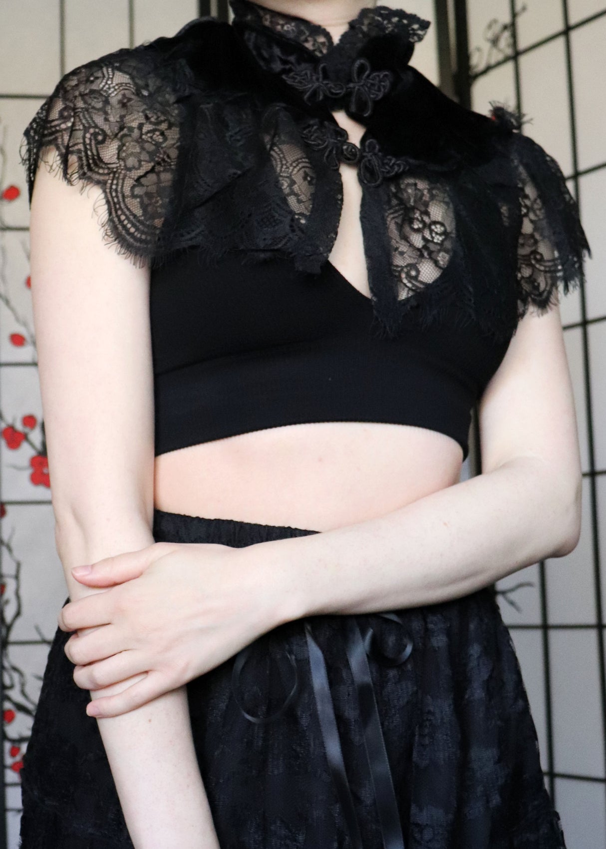 [Limited] Black Velvet & Lace Capelet